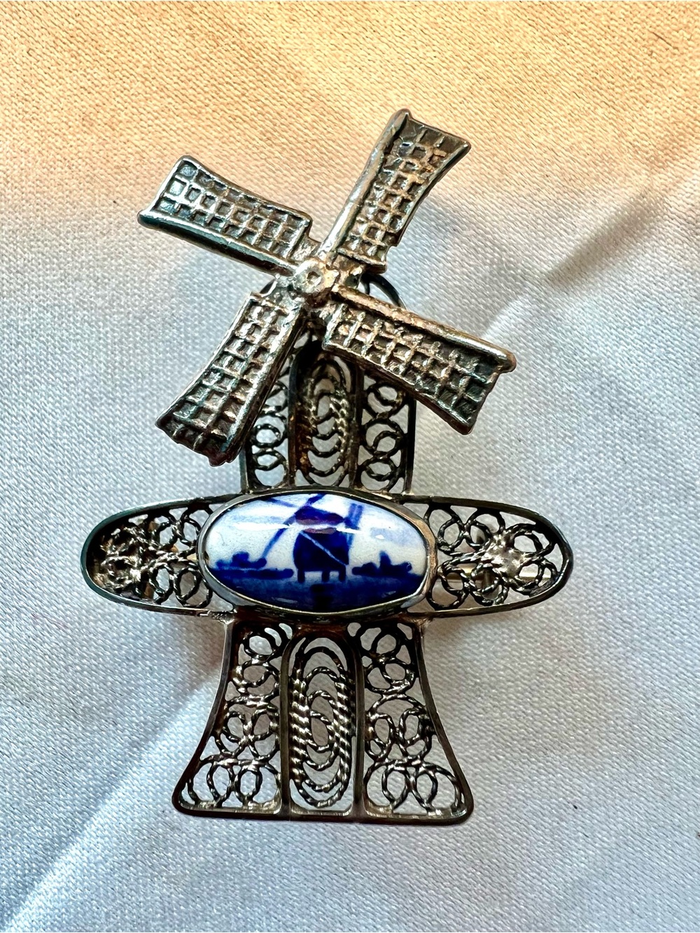 Vintage Delft Silver filigree spinning Windmill Brooch, Dutch.